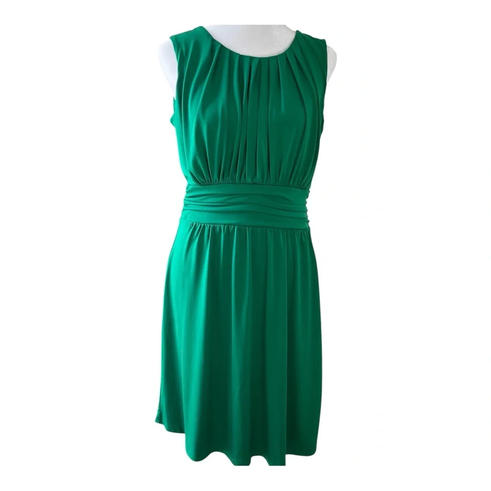 Enfocus Studio green sleeveless dress with fitted ruched waist front pleating - Picture 2 of 16